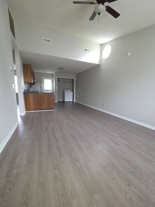 Building Photo - 309 E Spruce St