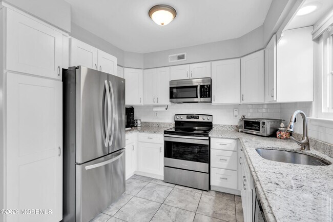 Building Photo - 414D Andover Dr