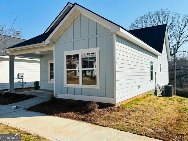 Building Photo - 9 Crown St