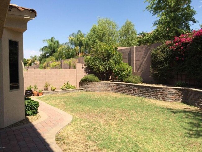 Building Photo - 1940 W Blaylock Dr