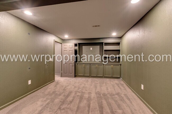 Building Photo - 4 Bed 3 Bath Home in Lambertville