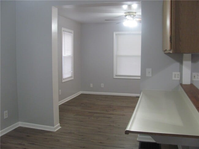 Building Photo - 66 Avis St