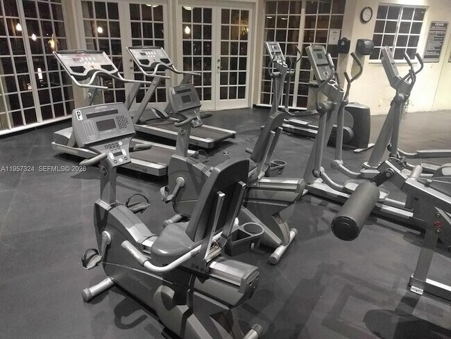 Building Photo - 2890 N Oakland Forest Dr