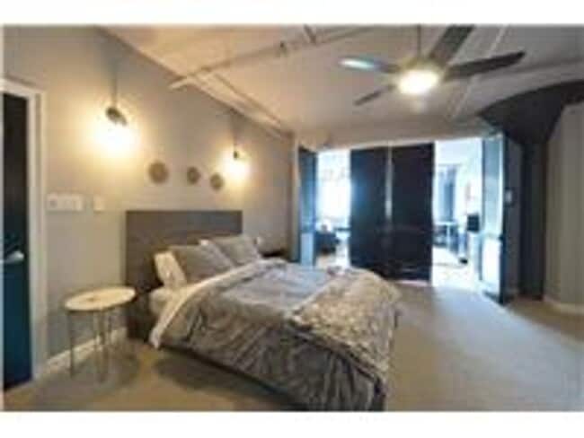 Building Photo - 4901 Washington Boulevard 4B