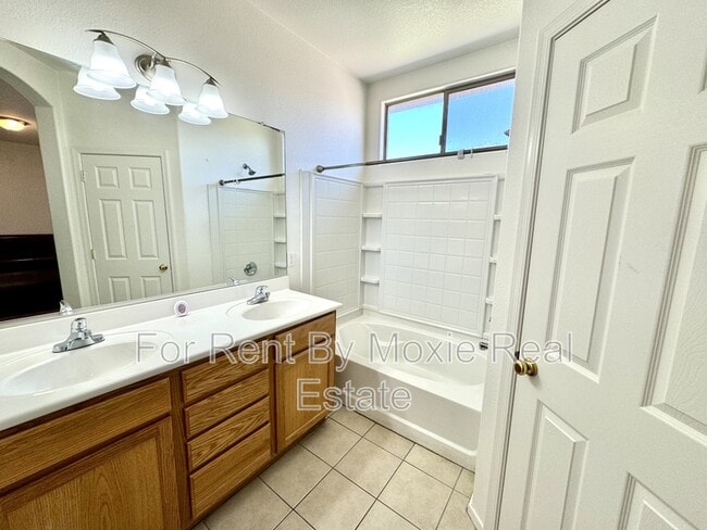 Building Photo - 44038 Granite Dr