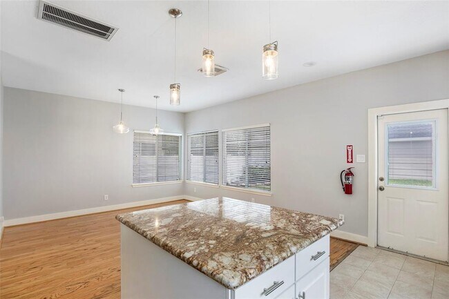 Building Photo - 18631 Atasca Oaks Dr