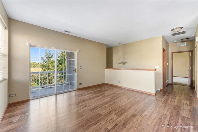 Building Photo - 2215 Aurora Dr