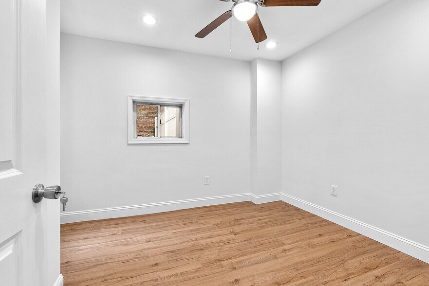 Building Photo - 3876 Lancaster Ave