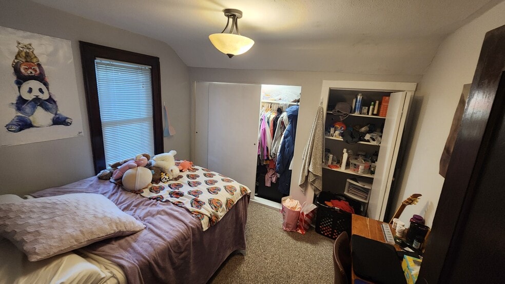 Building Photo - 936 Drake St