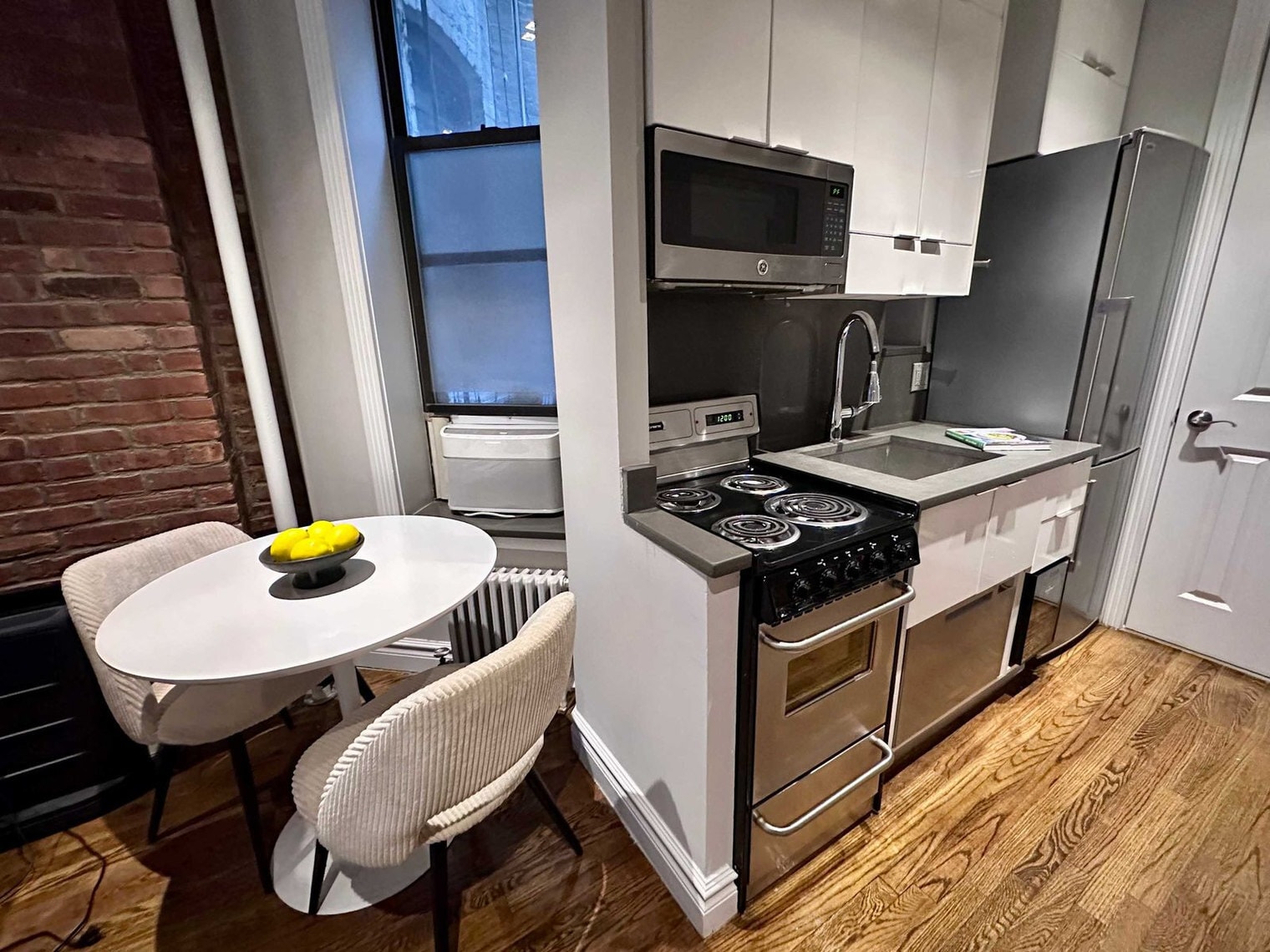 Building Photo - 246 Mott St