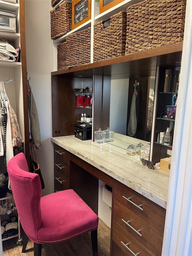 Building Photo - 7485 Royal Palm Blvd