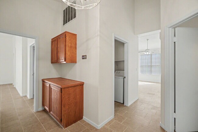 Building Photo - 2054 Cardigan Ave