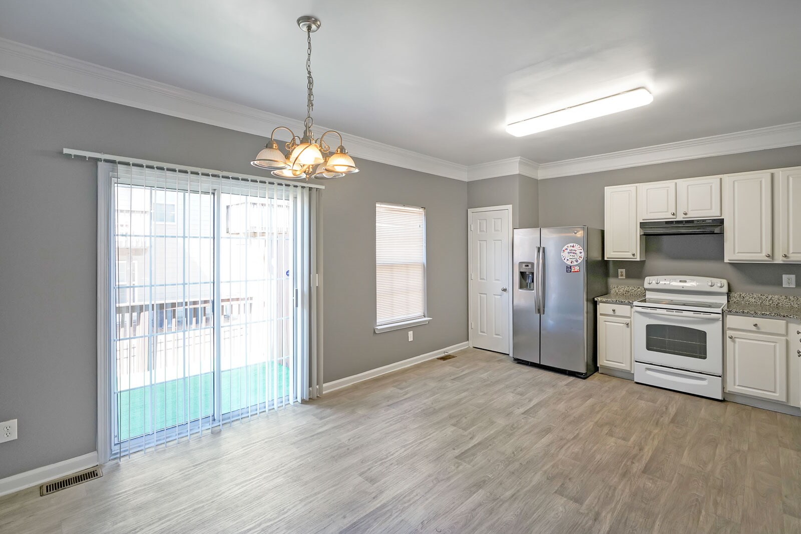 Building Photo - 2217 Landing Walk Dr