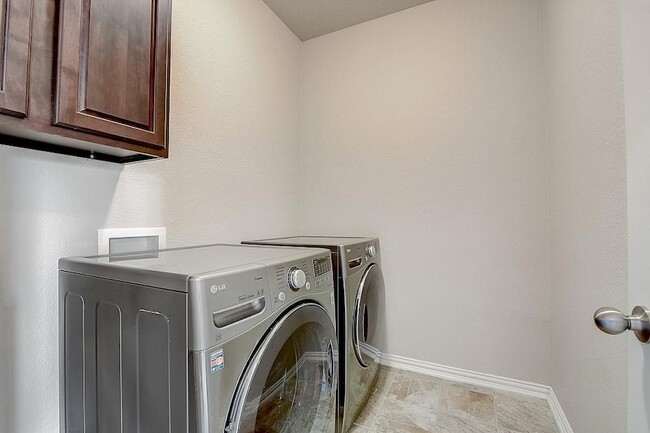 Building Photo - 2518 Adam Ln