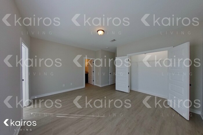 Building Photo - 8022 Shadesbrook Dr