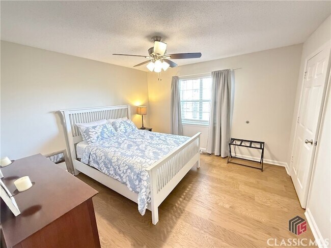 Building Photo - 100 Woodstone Dr