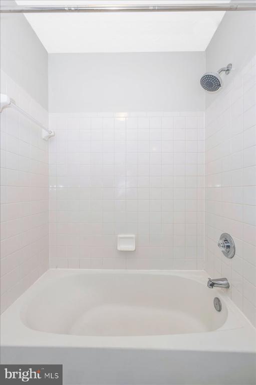 Building Photo - 6330 Bayberry Ct