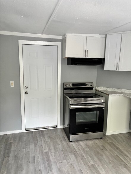 Primary Photo - 157 Coombs Ave SE