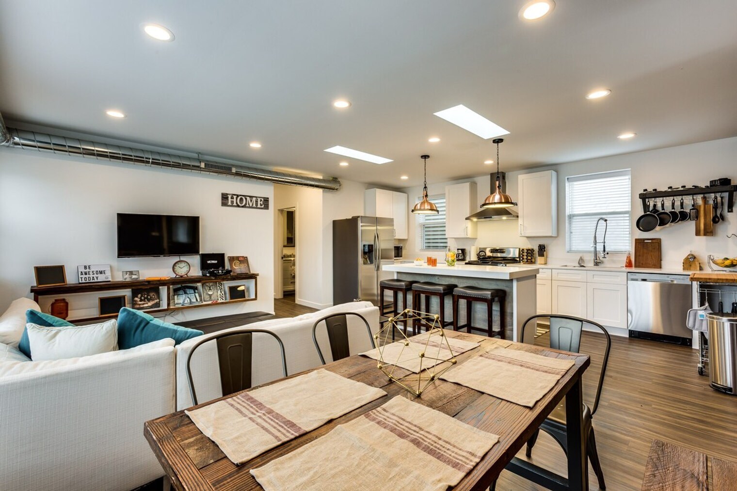 Building Photo - 706 N Racine Ave