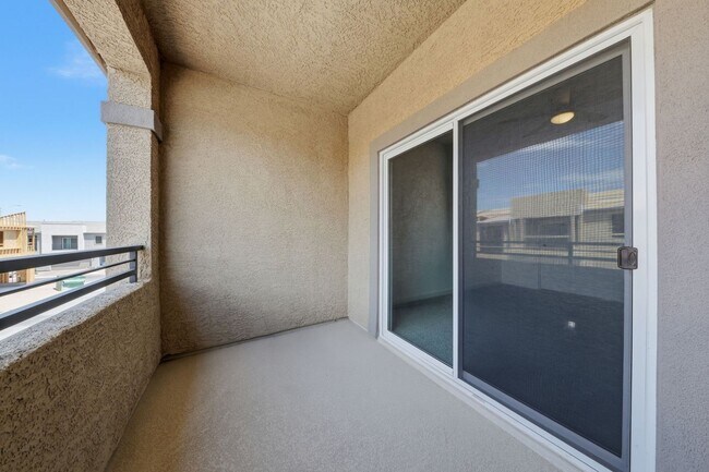 Building Photo - Brand New 3 Bedroom Stylish Henderson Townhome in Black Mountain Ranch