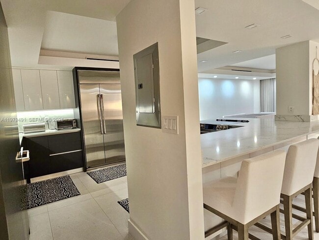 Building Photo - 900 Bay Dr