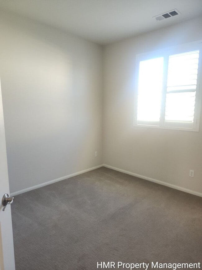 Building Photo - Modern 3-Story Townhouse