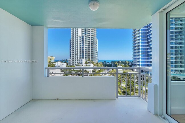 Building Photo - 400 South Pointe Dr