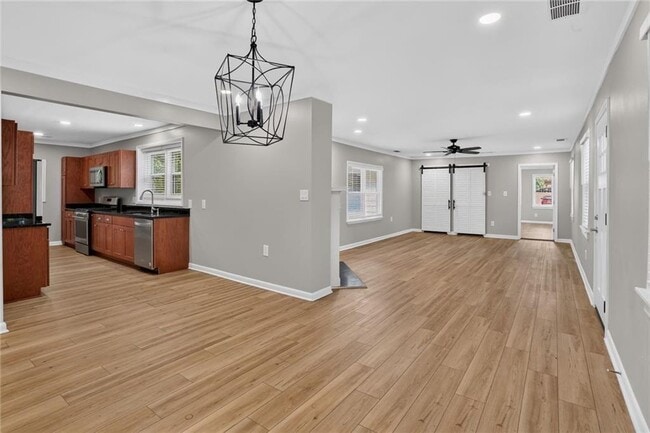 Building Photo - 1220 Roxboro Dr NE