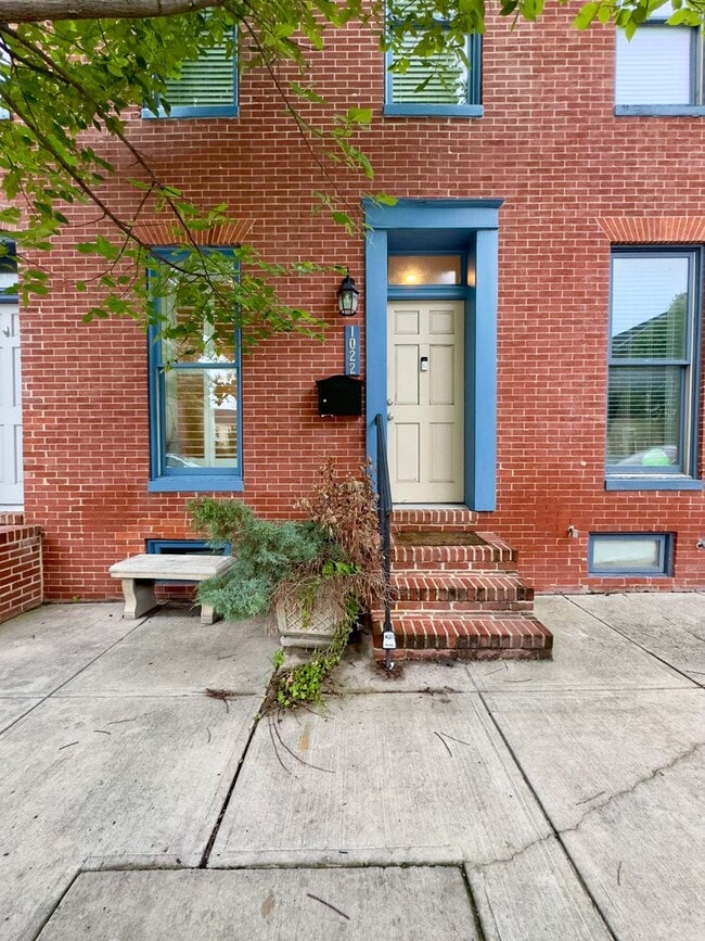 Building Photo - Charming 3 Bedroom/3 Bathroom Townhome in Middle East Neighborhood, Baltimore!
