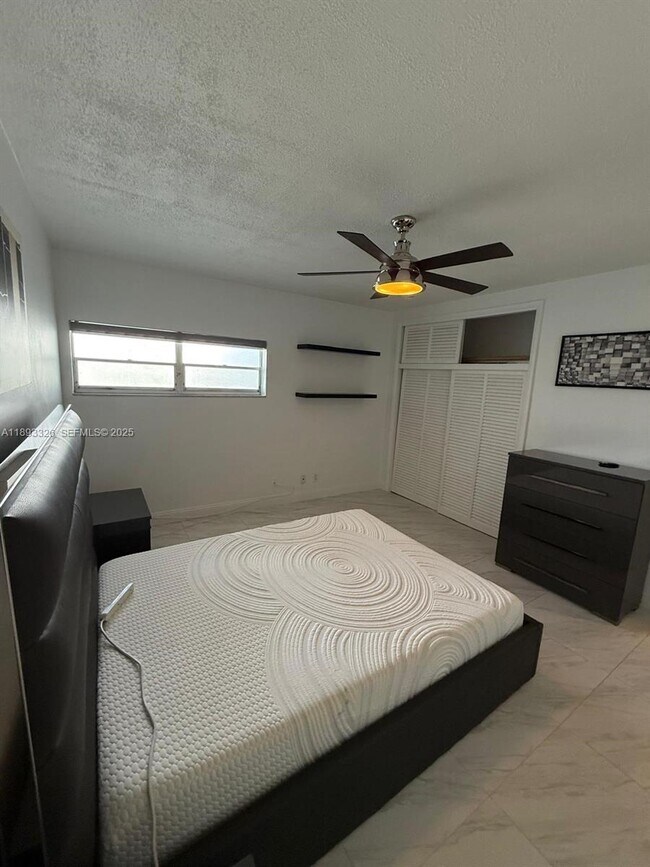 Building Photo - 2200 S Ocean Dr