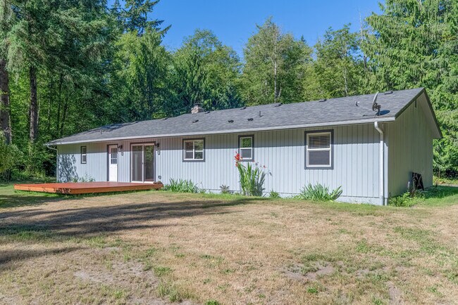 Building Photo - BEAUTIFUL UPDATED RAMBLER WITH LARGE GARGE