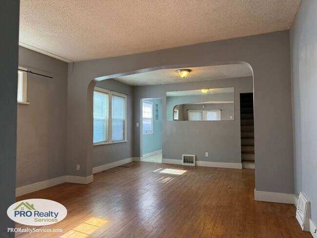 Building Photo - 4 Bedroom House in St. Paul