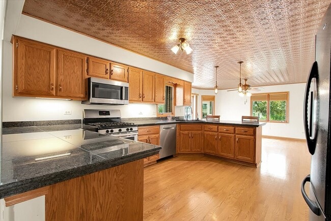 Building Photo - 9200 Greenwood Dr