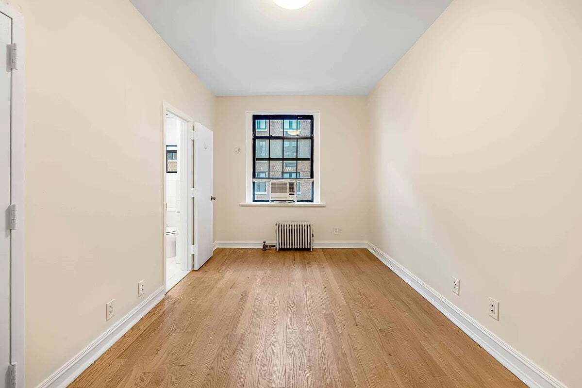 Building Photo - 107 E 63rd St