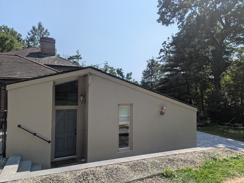Building Photo - 213 Constitution Dr