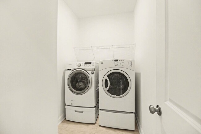 Building Photo - Modern 4BR Home in Raleigh | Great Location