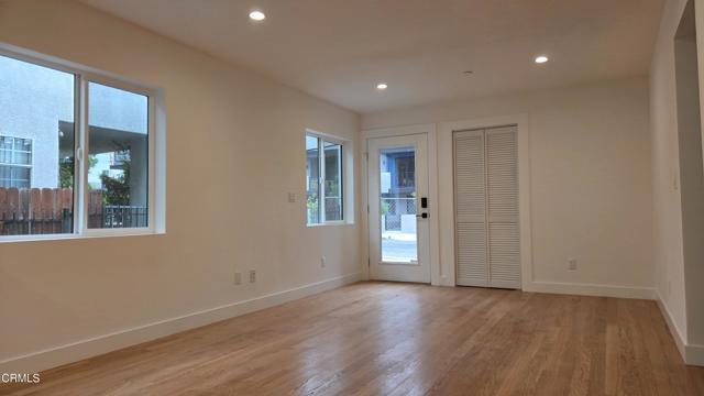 Building Photo - 917 N Ridgewood Pl