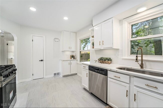 Building Photo - 1514 Parker Dr