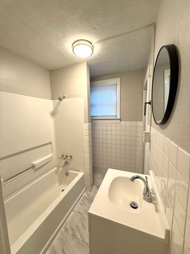 Building Photo - Monroe 1 Bedroom Home