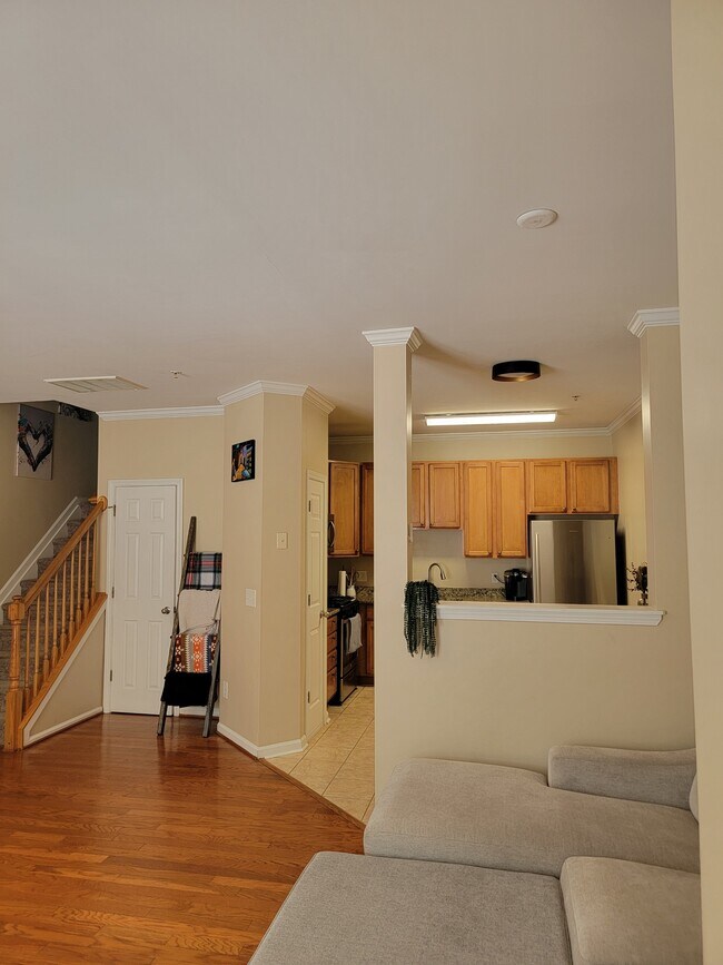 Building Photo - 2220 Valley Edge Dr