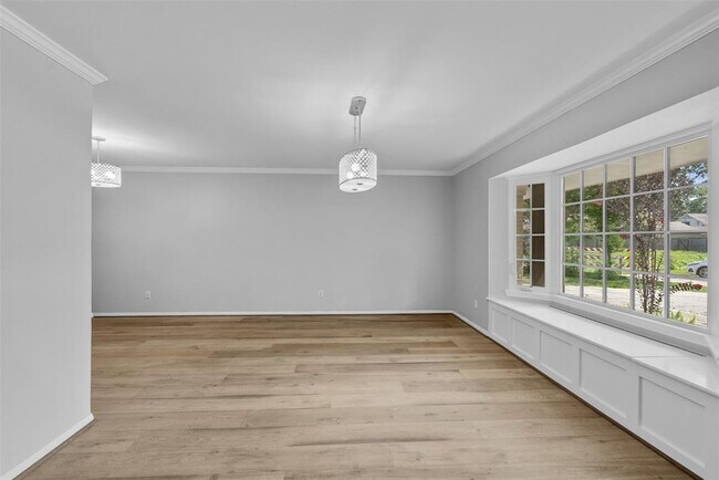 Building Photo - 5019 Oak Forest Dr