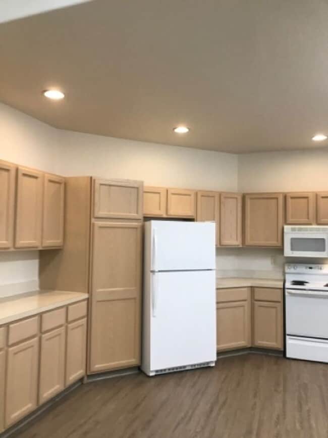 Building Photo - 626 Windemere Cir