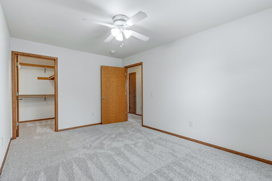 Building Photo - 3509 Maple Grove Dr