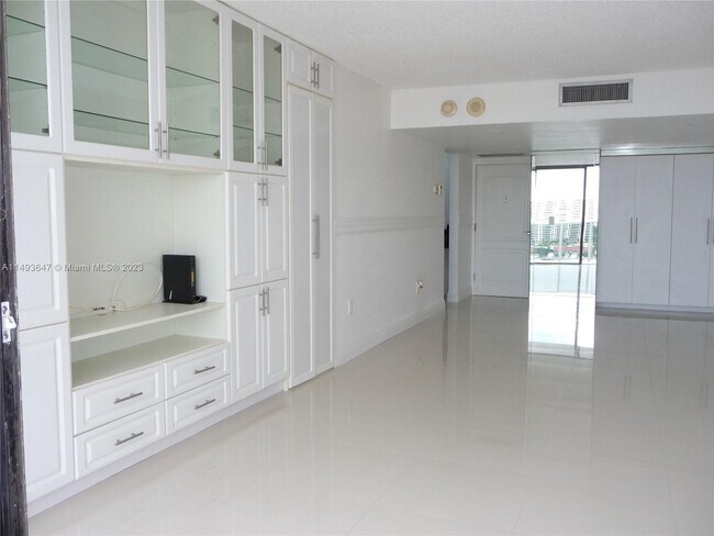 Building Photo - 3625 N Country Club Dr