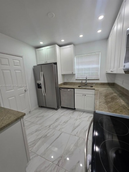 Building Photo - 1611 Coral Gate Dr