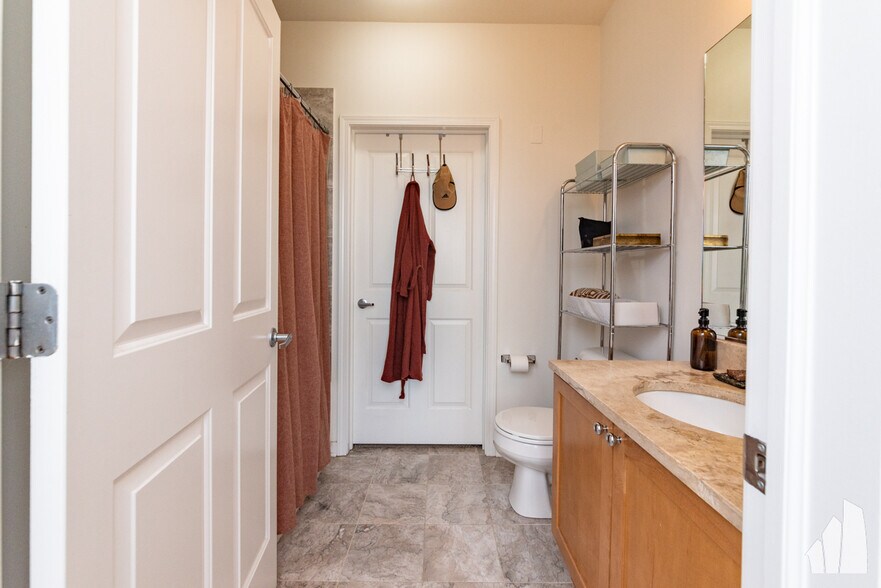 Building Photo - 1464 S Michigan Ave