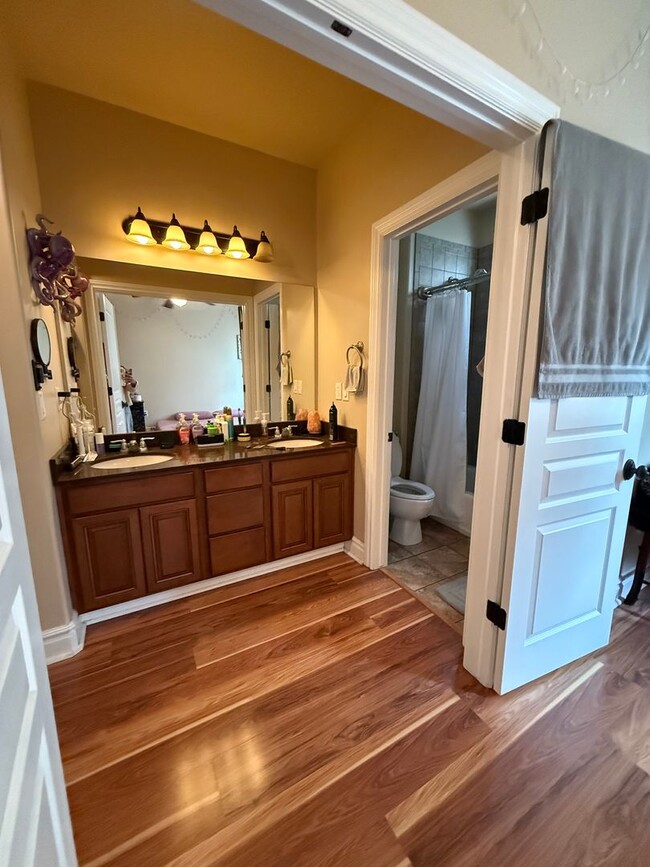 Building Photo - 3 Bedroom Townhome in Stansbury Park