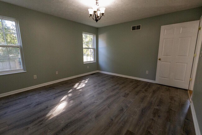Building Photo - 8246 Maineville Rd
