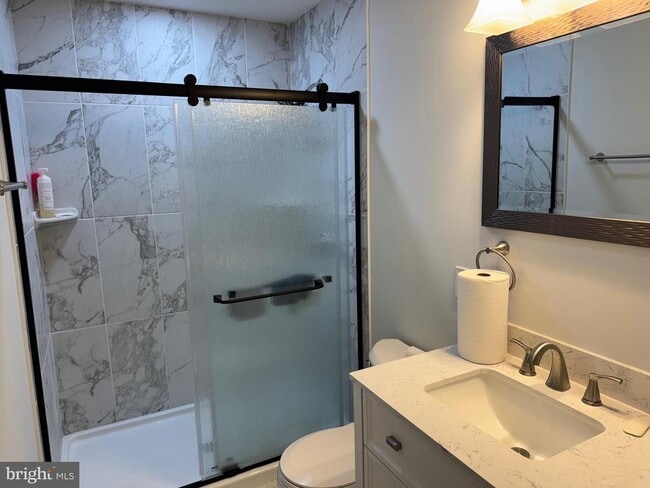 Building Photo - 933 Golden W Way