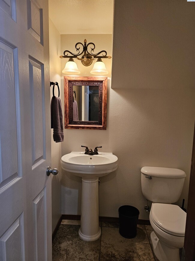 Building Photo - Well Kept Townhouse with Yard Care Included